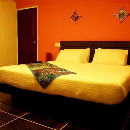 Rockville Hotel สุลต่านบาเทรี ภายนอก รูปภาพ
