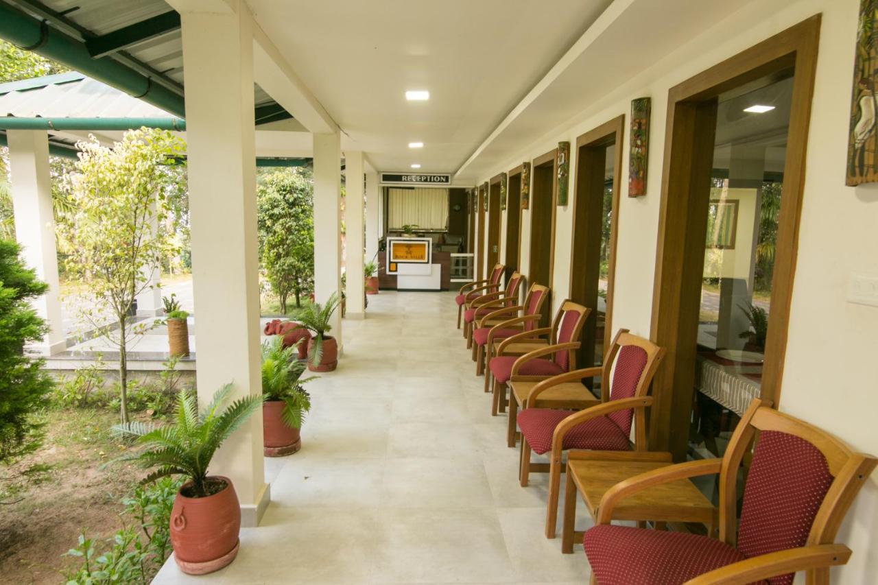 Rockville Hotel สุลต่านบาเทรี ภายนอก รูปภาพ