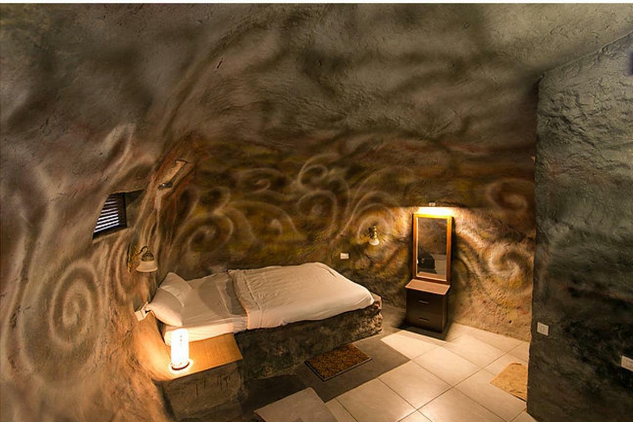 Rockville Hotel สุลต่านบาเทรี ภายนอก รูปภาพ