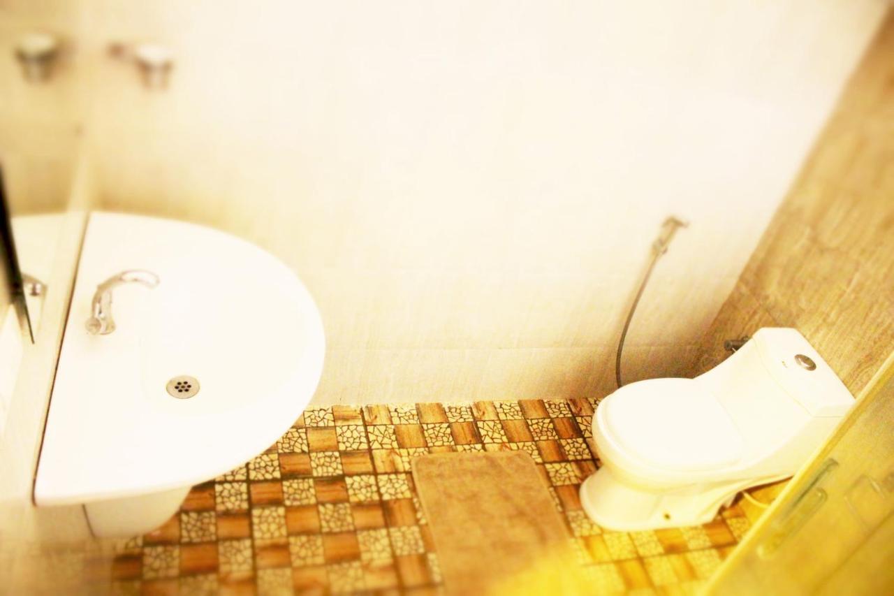 Rockville Hotel สุลต่านบาเทรี ภายนอก รูปภาพ