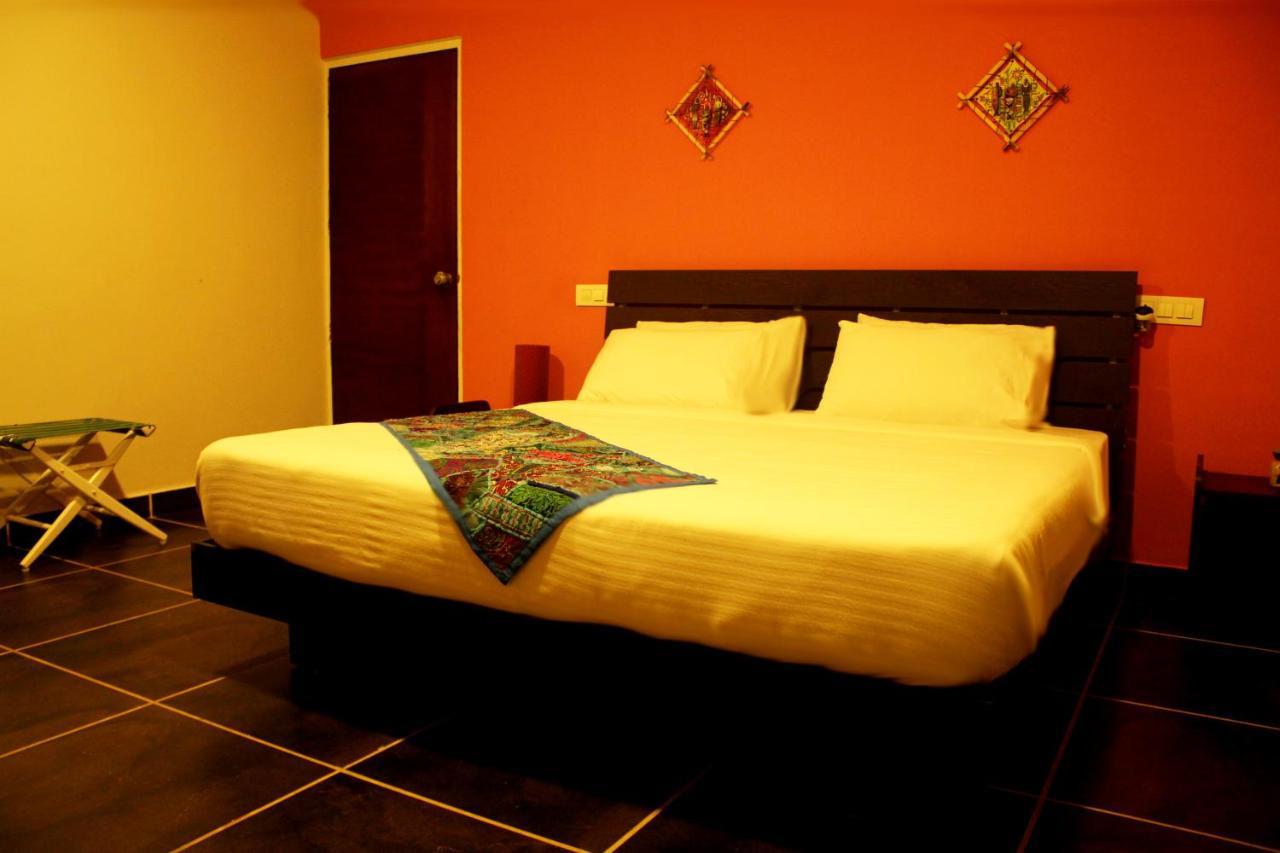 Rockville Hotel สุลต่านบาเทรี ภายนอก รูปภาพ